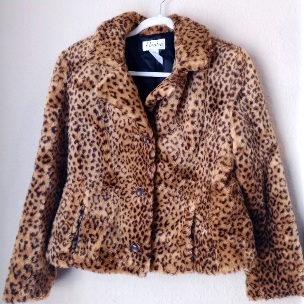 Blushe ImpressionsFaux Fur Leopard Cheetah Crop Collared Jacket with Pockets Med